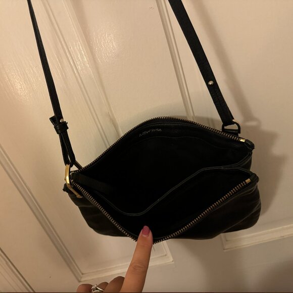 & Other Stories Black Grain Leather crossbody bag - Picture 4 of 6